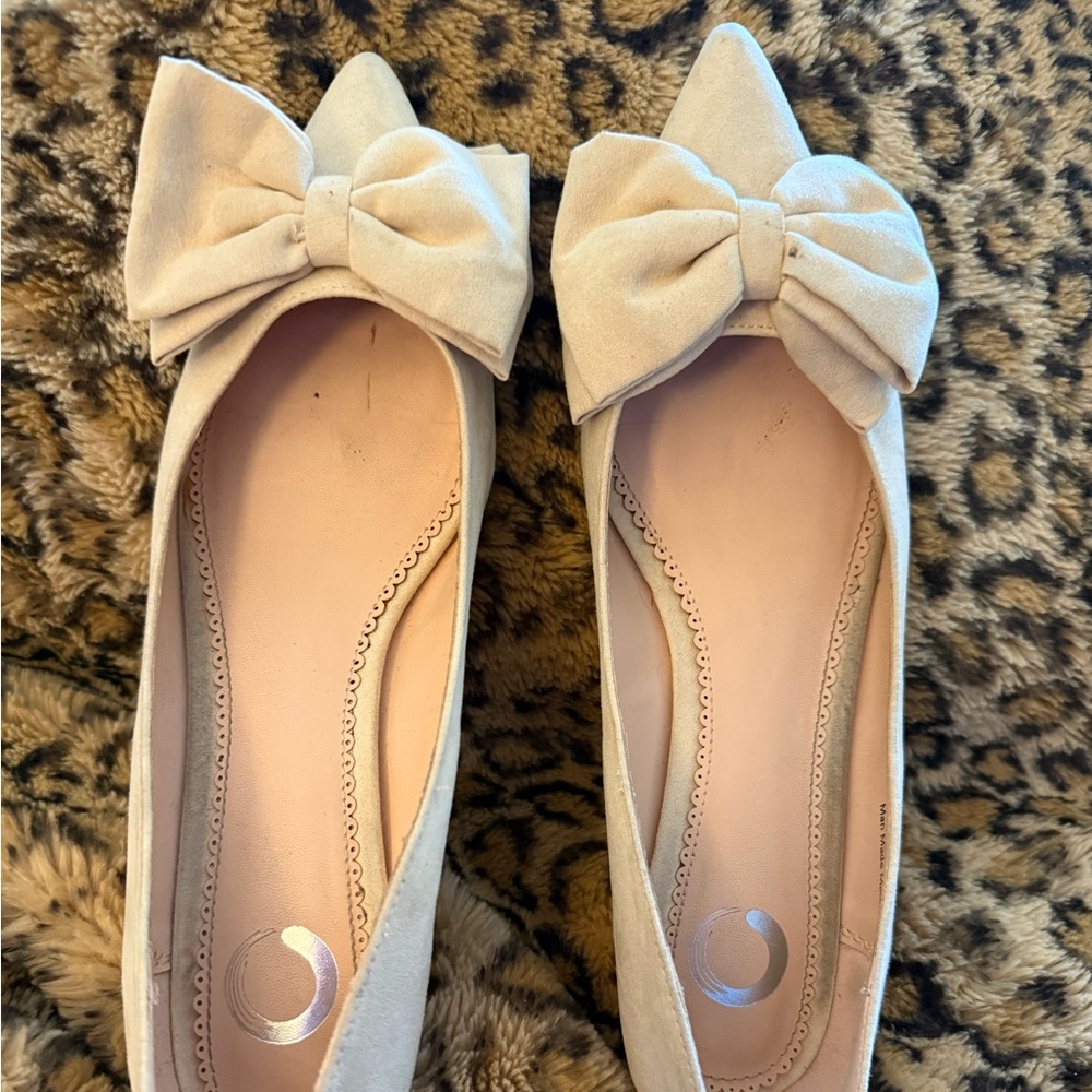 Elegant Cream Bow Flats